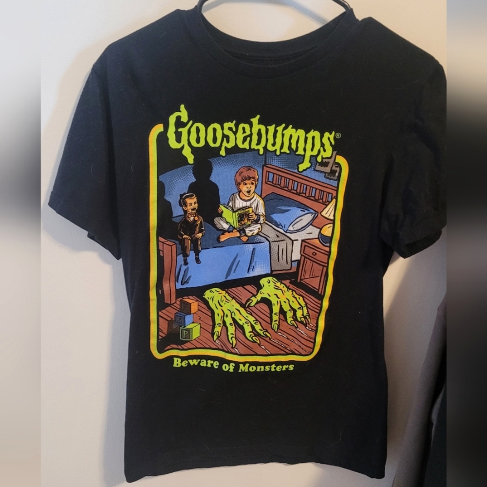 Goosebumps Black T-Shirt with Beware Of Monsters Design Sz Small